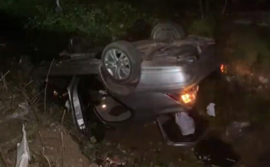 Mjeti ‘fluturon’ dhe bie në kanal, drejtuesi përfundon në spitalin e Shkodrës (Video) auto okok1608491190