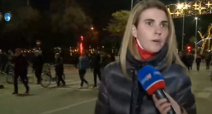 Floida Kërpaçi shfaqet në protestë: Kam ardhur si qytetare, nuk më ka sjellë LSI-ja kerpaci 698x375 1
