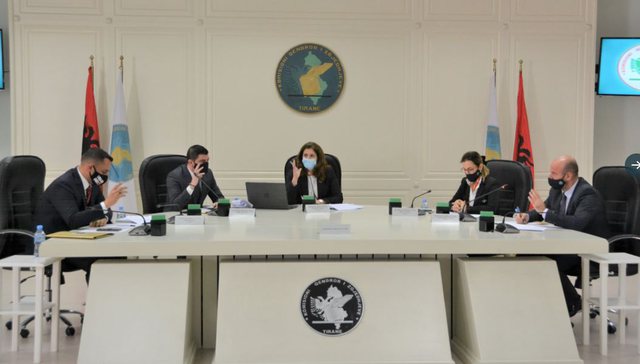 Shpërblimet e komisionerëve, zbardhet shuma sa do të marrë çdo anëtar pas zgjedhjeve të 25 prillit kqz