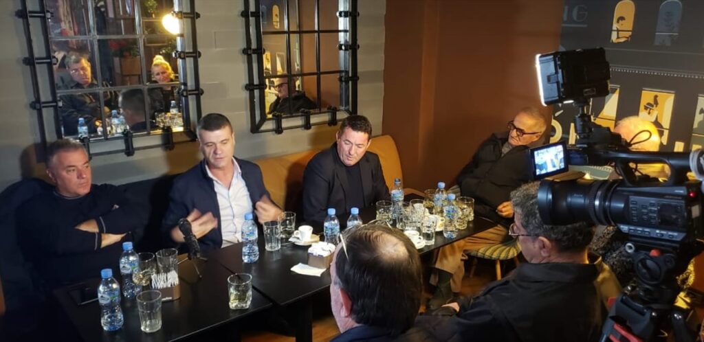 Dashamir Tahiri zhgënjehet nga Basha, i bashkohet Patozit. Gazetarja Mezini sërish në fushatë patozi dashamir tahiri