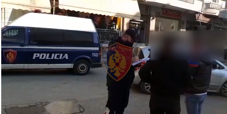 Lëviznin pa maska, gjobë për 1267 qytetarë policia 4