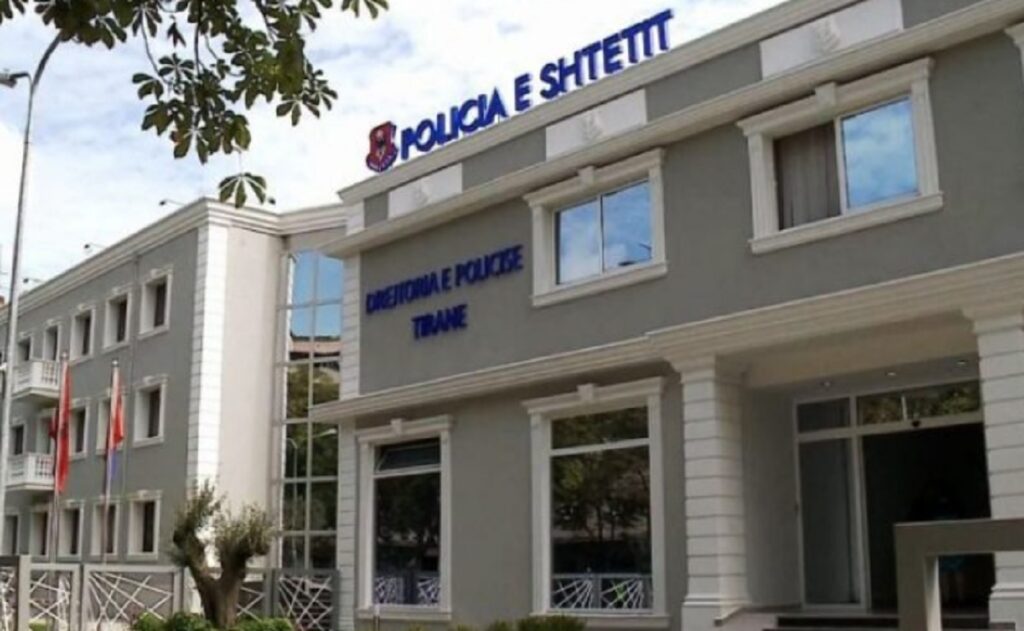 Dy armë zjarri dhe municion luftarak në shtëpi, arrestohet një 51-vjeçar. Policia jep detaje policia shtetit