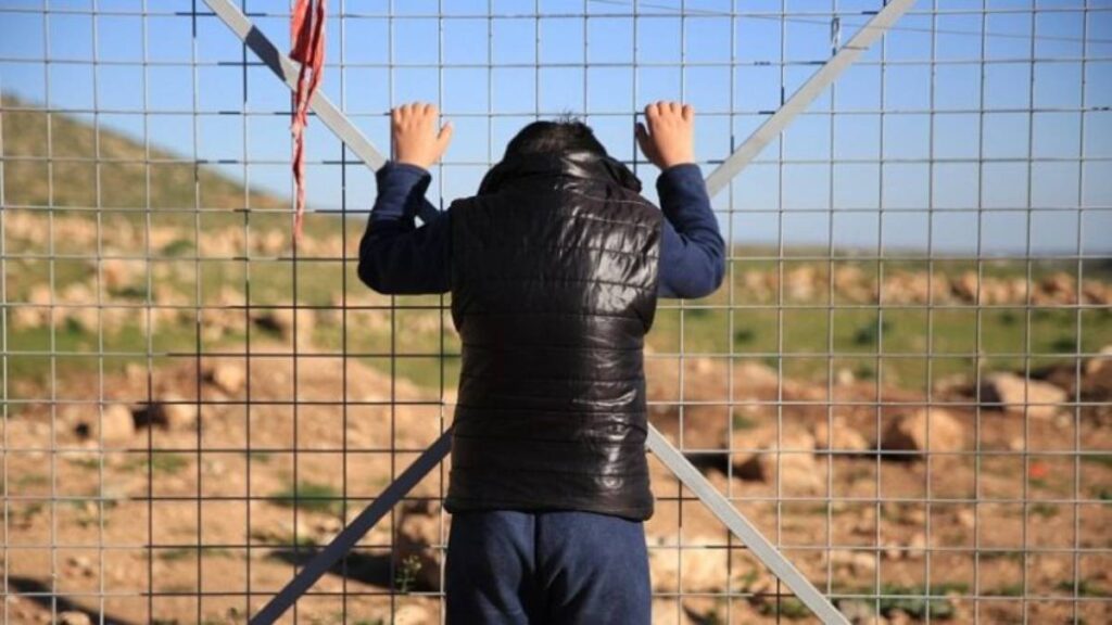 “Më shqyen rrobat dhe më përdhunuan me radhë”! Rrëfimi rrëqethës i kosovarit të dhunuar nga serbët gjatë luftës rrefimi 1