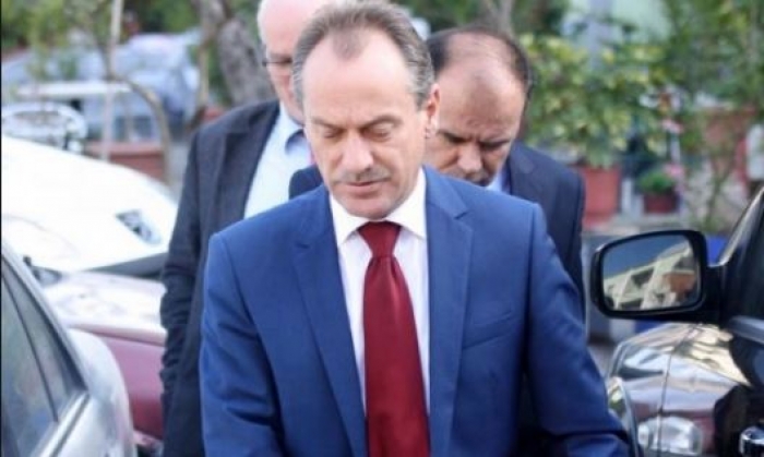 Ish-kryebashkiaku i Vlorës në hall me makinën ‘Audi Q7’, Shpëtim Gjika kërkon “çentralinon” në Facebook shpetim