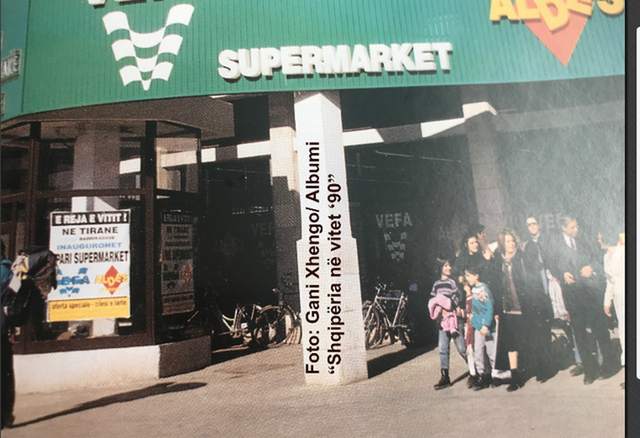 FOTOT/ Nga jeta e natës tek festat e të rinjve, si dukej Shqipëria në vitin ‘90 2 tirana vitet 90 1