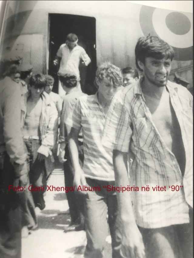 FOTOT/ Nga jeta e natës tek festat e të rinjve, si dukej Shqipëria në vitin ‘90 5 tirana vitet 90 4