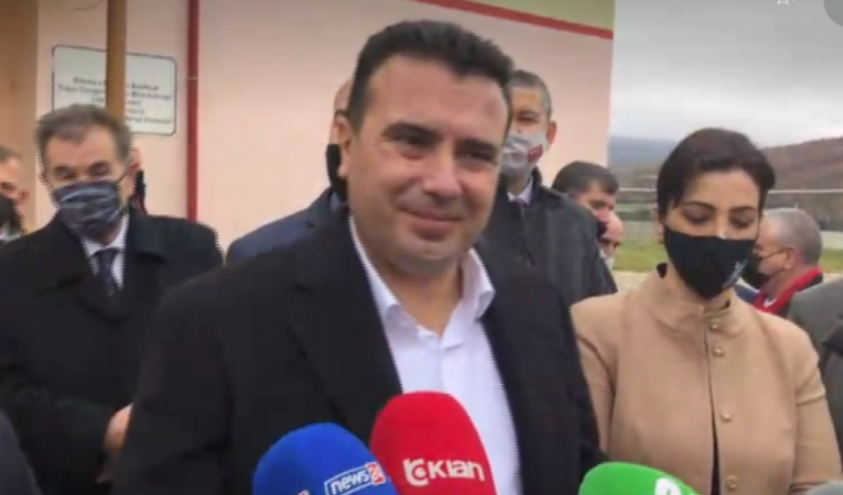 Zaev viziton shkollën në Pustec: Shqipja gjuhë zyrtare në Maqedoninë e Veriut, vendi ynë dhe Shqipëria kanë… zahev 765x450 1