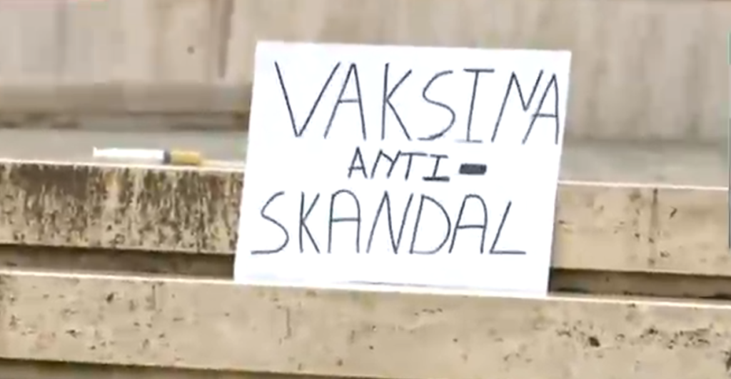 Protestë para Kryeministrisë pak orë para fillimit të vaksinës 01 6