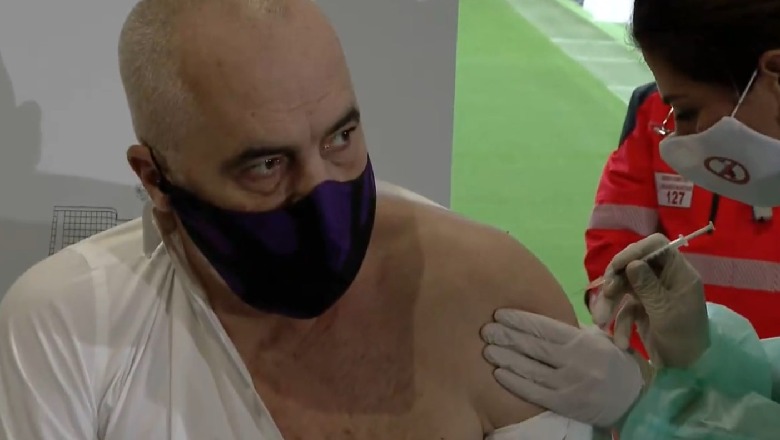Nis vaksinimi për Covid-19, Rama merr i dyti dozën e vaksinës, shkëmben batuta me shefen e Infektivit: Do e bëj në krah të… 1610374202 Screenshot5