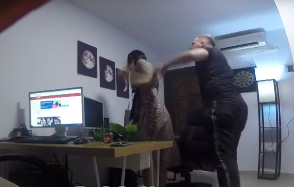 Gazetari i kërkon të bëhet bëhet eskortë në Dubai, ish-misi shpërthen e revoltuar dhe e gjuan me shpulla 4777
