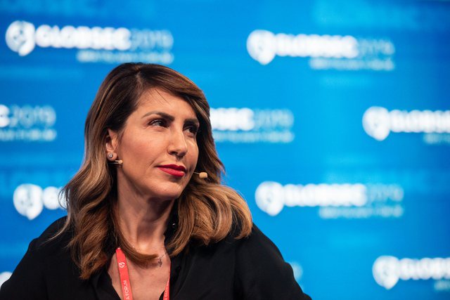 Majlinda Bregu rikthehet pas në kohë, nxjerr foton e 26 viteve më parë dhe i befason të gjithë 640 0 600d70428099e