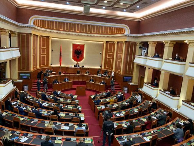 Deputeti shqiptar rrëfen mes lotësh luftën e tij me COVID-19: 20 ditët në Turqi më kthyen në jetë! 640 0 6013d995ea291