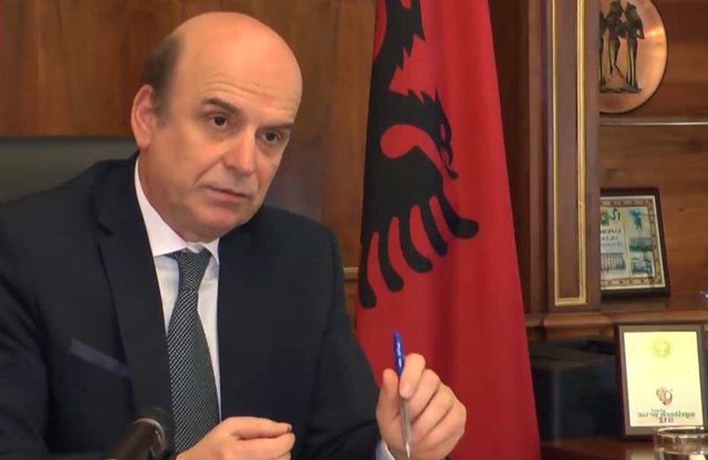 “Injekton virusin e rrufës së zakonshme të shimpanzesë”, Panariti tregon çfarë përmbajnë vaksinat anti-COVID: Njerëzit duhen informuar! 800 0 5ffc1f918e167