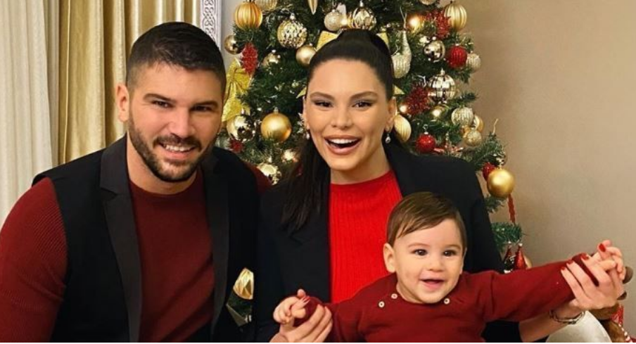 Video/ Djali i Almedës habit turqit, këndon dhe kërcen këngën shqiptare live në emision Almeda