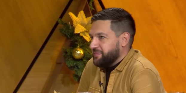 DJ Vin Veli: Këtu tek ne studion muzikë klasike dhe shkon këndon në dasma Artvin Veli i njohur me emrin e artit si DJ Vin Veli