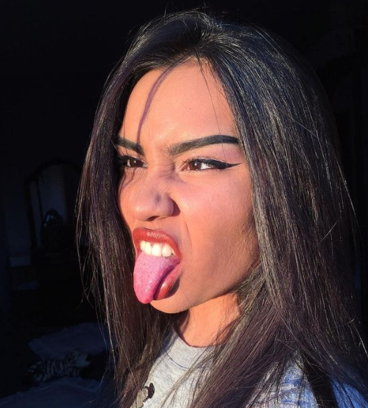 FOTOT: Grabiti të moshuarën në Lushnjë,16-vjeçarja postonte poza provokuese në Instagram 5 Kristjana Beqiri 5