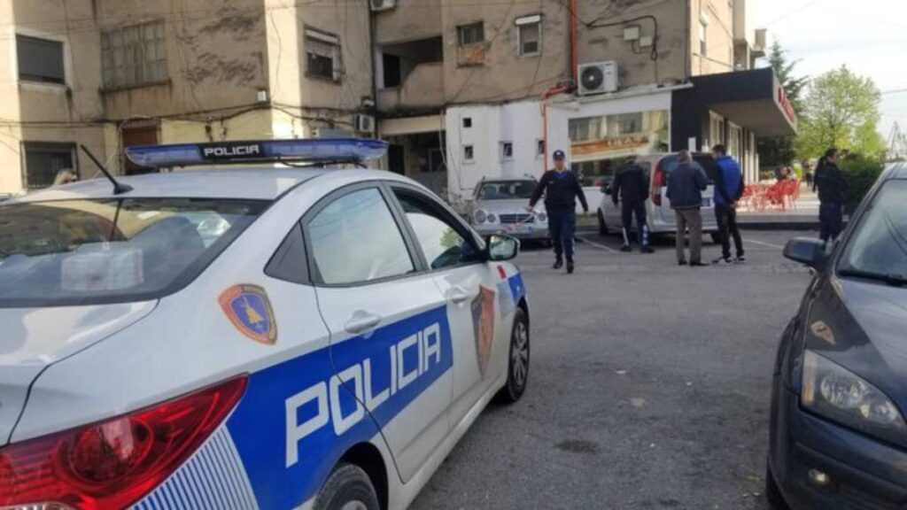 Korçë/ 33-vjeçarja rreh vjehrrën, kunatin dhe vajzën 4-vjeçare Polici Korce 1