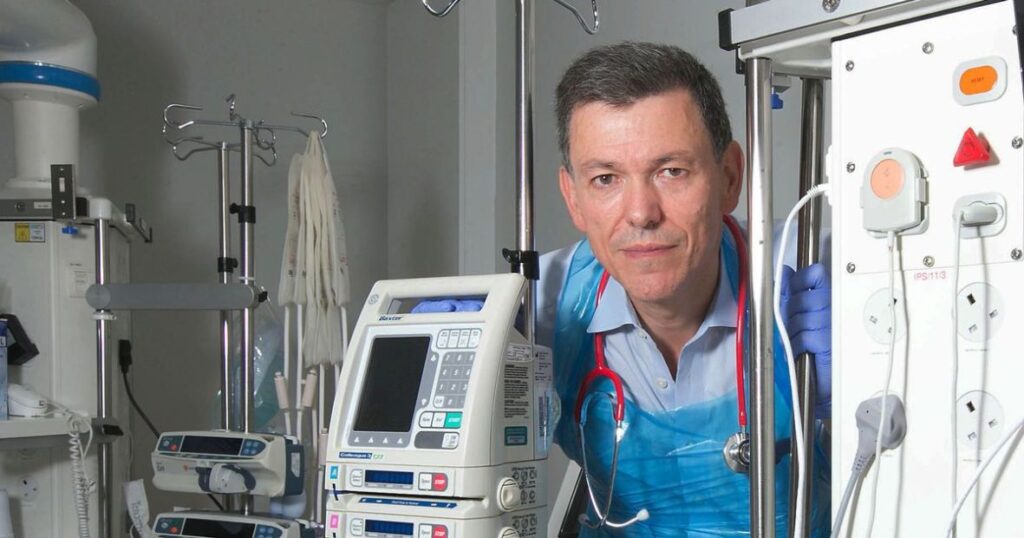 Mjeku i “tërbuar” akuzon njerëzit: Po lyeni duart me gjak, është e tmerrshme… Profesori Hugh Montgomer