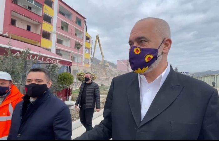 “Rrofsh sa malet”, Rama ia kthen urimin qytetarit në Vorë: Sa ta kemi kismetin Screenshot 2 19 700x450 1