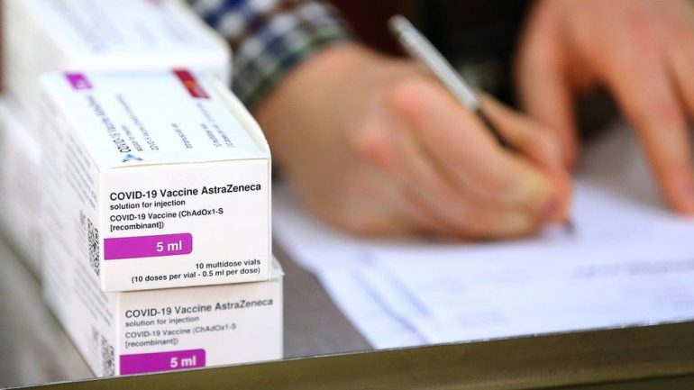 Britania nis sot vaksinën AstraZeneca, 500 mijë doza janë gati për përdorim astrazeneca 770x433 1
