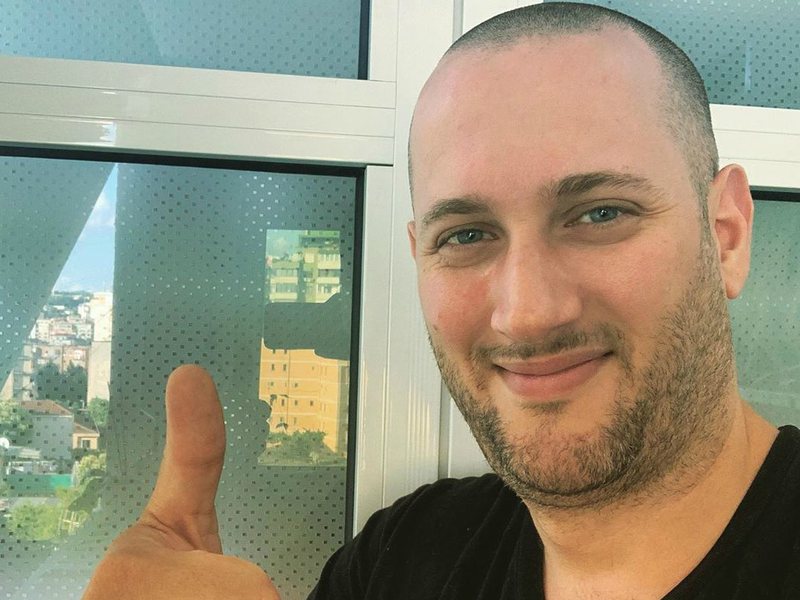 Florjan Binaj shfaqet në krahë të babait të tij dhe zbulon për herë të parë talentin e tij të fshehur (VIDEO) binaj