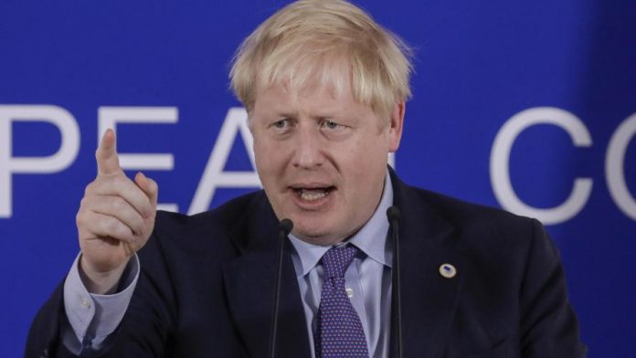 Johnson parashikon kufizime më të ashpra kundër COVID-19 jo kuy 696x392 1