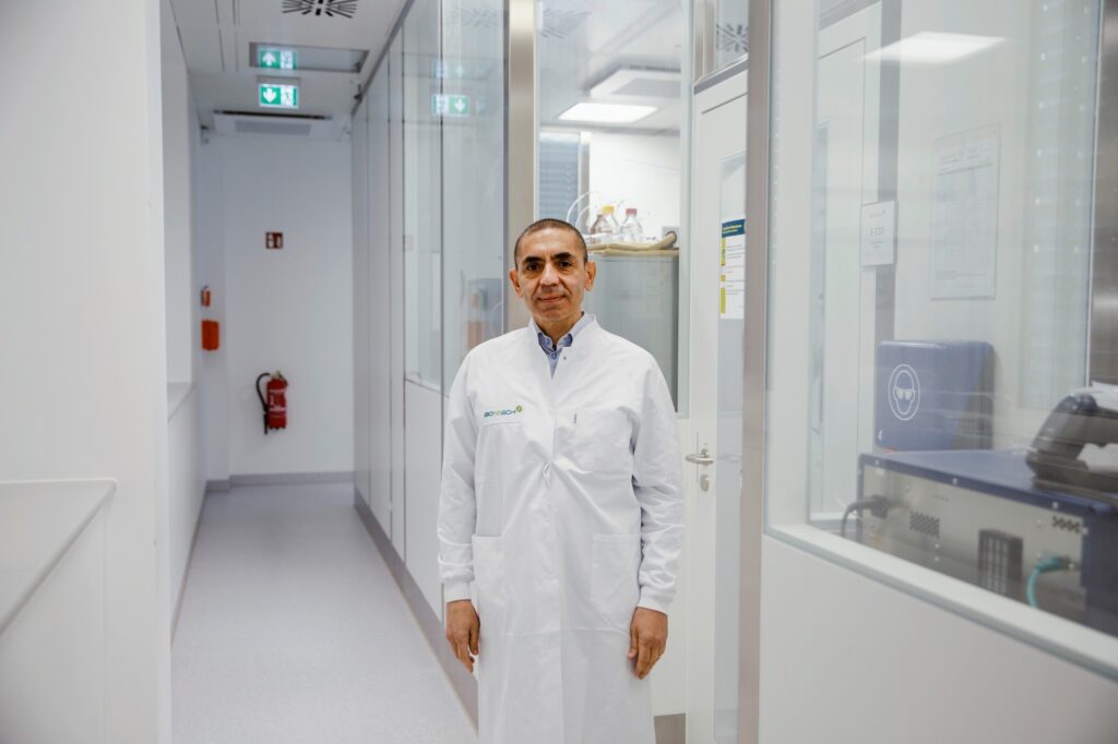 Shefi ekzekutiv i kompanisë BioNtech jep lajmin e mirë çfarë do të ndodhë në 2021 large ANP 425032163