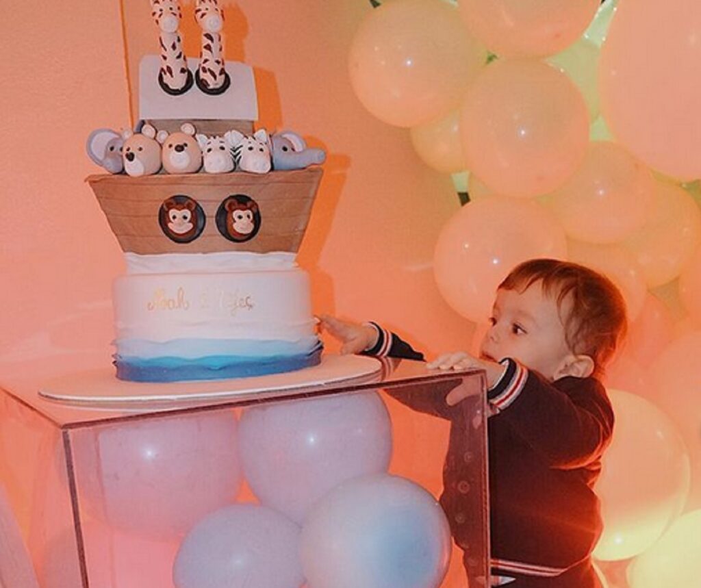 Noah mbushi 1 vjeç, pamje nga festa që i organizoi Alfio dhe Fatma noah