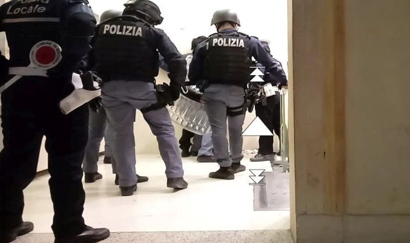 Gruaja i postoi foto në Facebook, arrestohet i shumëkërkuari në Vlorë (Emri) policia