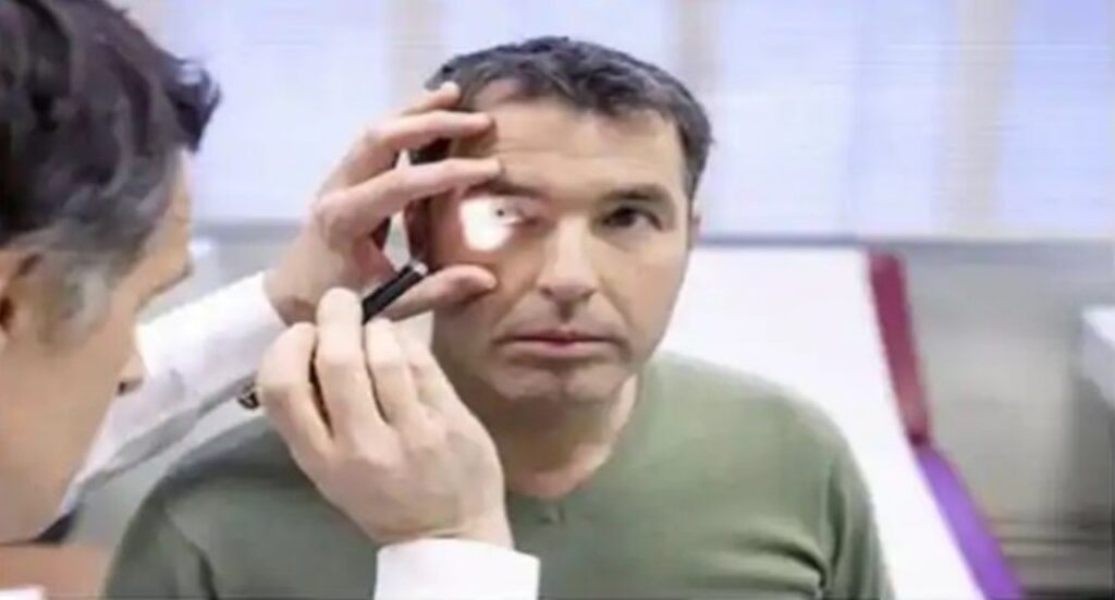 Covid-19 mund të shkaktojë një infeksion të rrallë që rrezikoni të humbisni shikimin syri