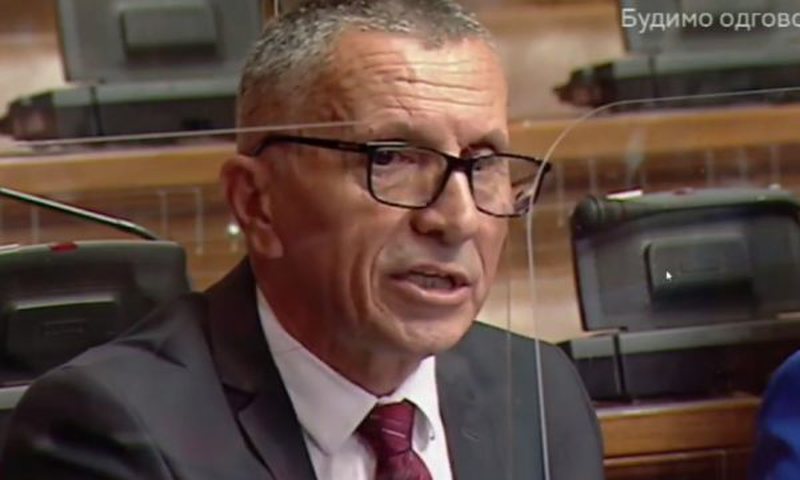 Fjalimi i parë shqip në Kuvendin e Serbisë që po bën jehonë, replikon ashpër me kryeparlamentarin në gjuhën shqipe (Fjala e plotë) 800 0 6022652a424d9