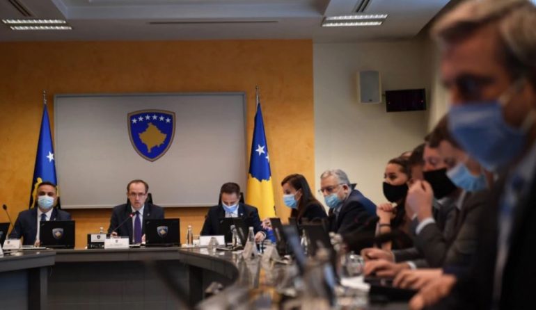 Pandemia/ Qeveria e Kosovës ndan 3 milionë euro shtesa për mësuesit në muajt shkurt dhe mars Capture 5 770x446 1
