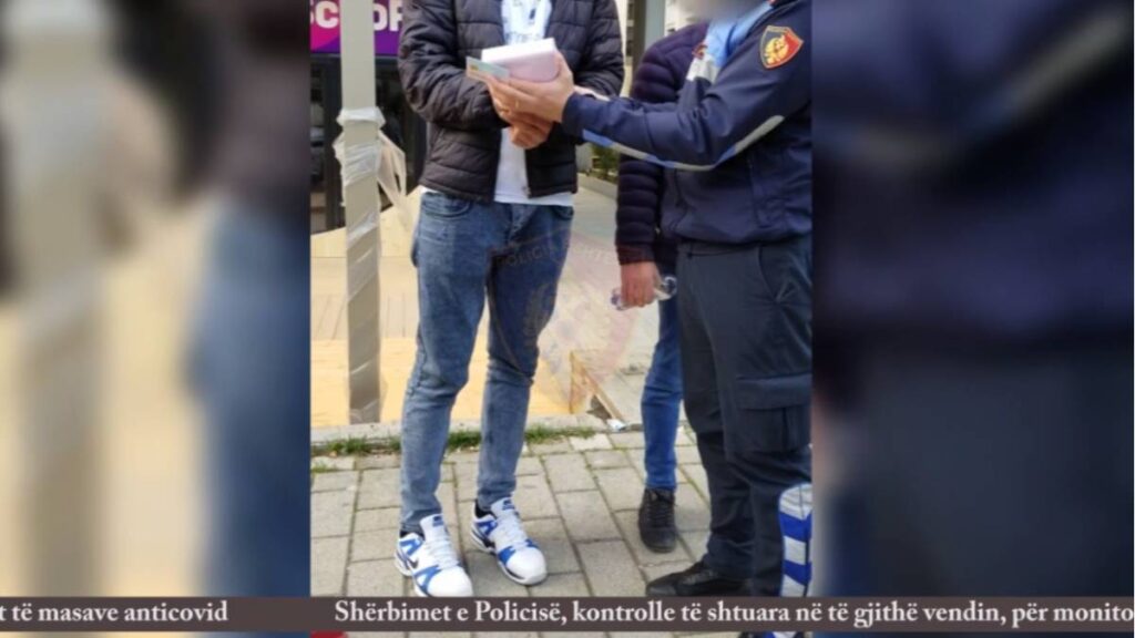 Nuk mbajtën maskat/ Policia gjobit 1435 persona, 15 shoqërohen në komisariat, nuk pranuan të tregonin mjetin e identifikimit Gjoba