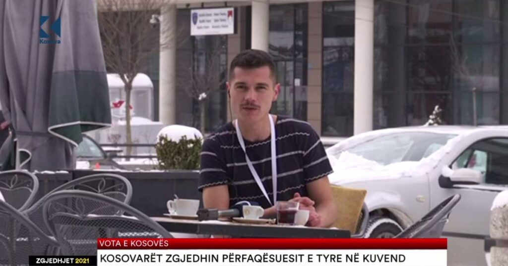 Gazetari sfidon të ftohtin gjatë raportimit për zgjedhje Kushtrim Bekolli