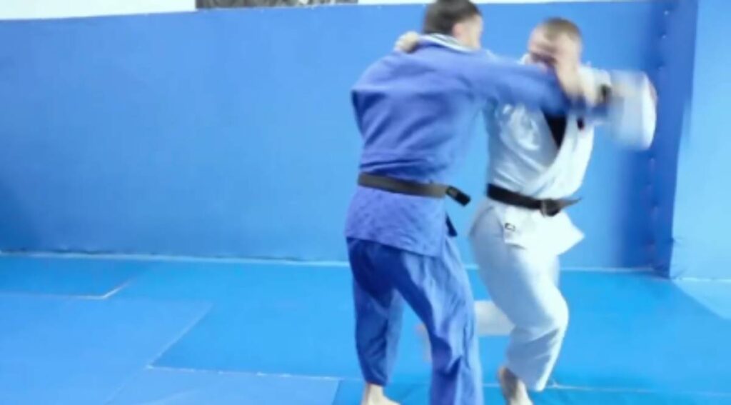 Dita Ndërkombëtare e Sporteve Ushtarake, ministri Peleshi poston videon: Kampionët nuk ndalen Sportet suhtarake