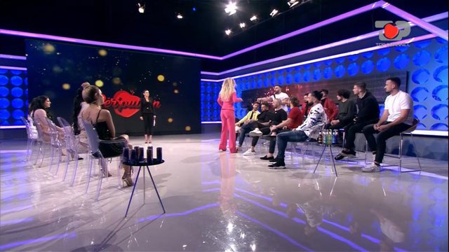 “Ta jap gjithë pasurinë time, trego telefonin o mashtruese”, plas në ‘Përputhen’ antonela perputhen