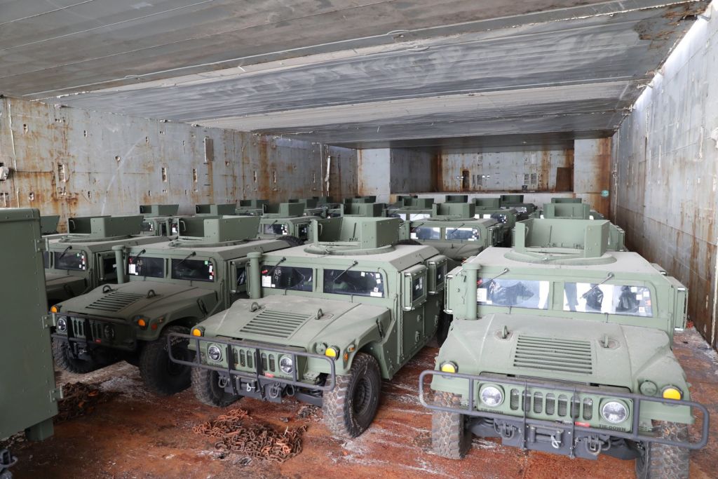 FOTOT: Ushtria amerikane i dhuron Forcave të Armatosura të Shqipërisë dhjetëra automjete “Humvee” 5 humer amerikan ushtria shqiptare 7