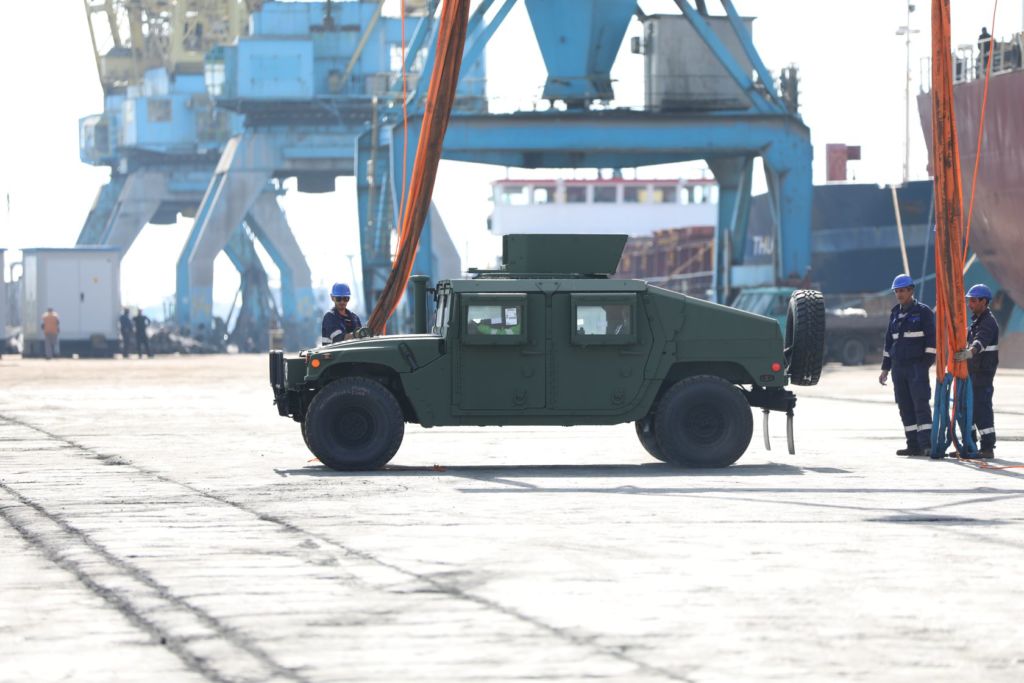 FOTOT: Ushtria amerikane i dhuron Forcave të Armatosura të Shqipërisë dhjetëra automjete “Humvee” 6 humer amerikan ushtria shqiptare 8