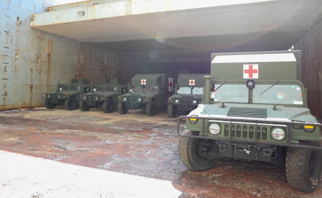 FOTOT: Ushtria amerikane i dhuron Forcave të Armatosura të Shqipërisë dhjetëra automjete “Humvee” 7 humer amerikan ushtria shqiptare 9