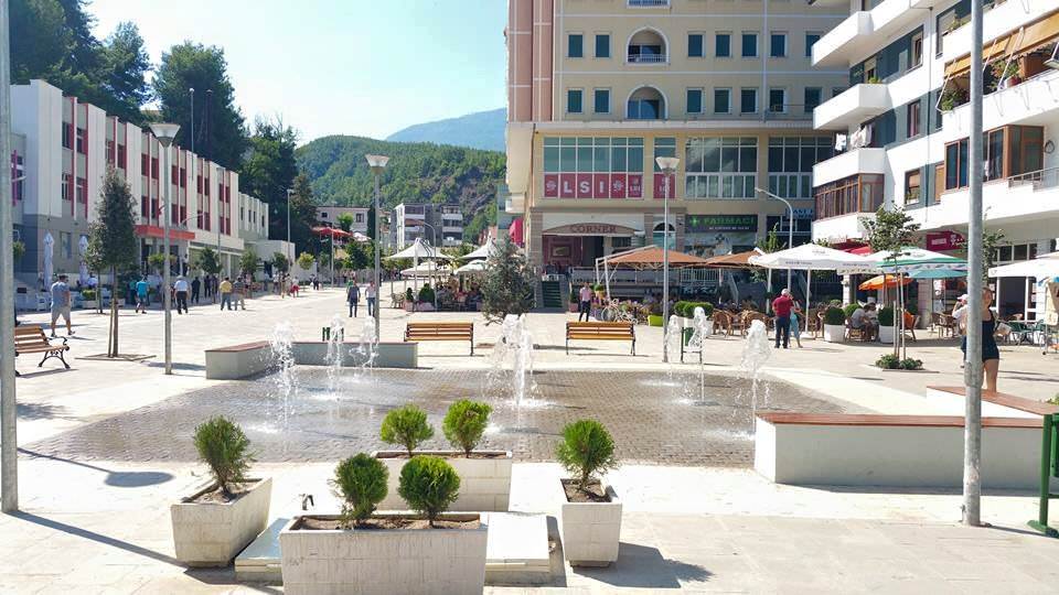 Bie nga shkallët e një objekti, humb jetën 55 vjeçari në Librazhd librazhd