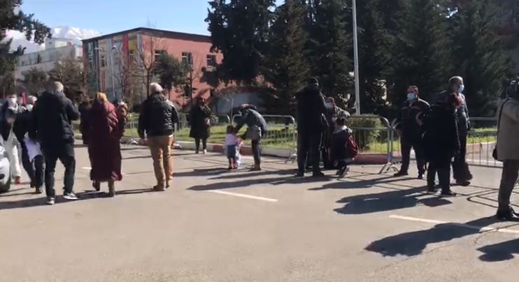 8 fëmijë me Covid të shtruar në Pediatrinë Infektive, dy prej tyre në terapi intensive pediatria