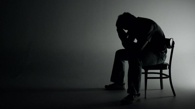 Burrat apo gratë, kush e vuan më shumë vetminë? Ja çfarë zbulojnë studimet vetmia 2