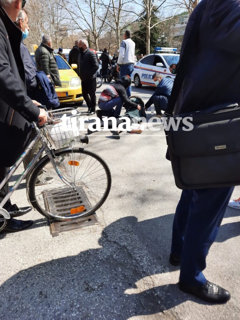 E reja përplas me makinë një vajzë, shoqërohet nga policia mes britmave: Çfarë bëra? 3 3 15