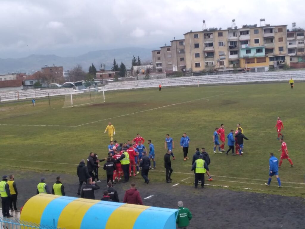 Matjanët fitojnë dhe rimarrin kreun, shijakasit sulmojnë gjyqtarët dhe policinë 3 3 7