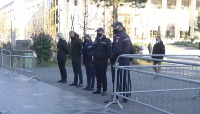 Sheshi Skënderbej/ Situata 1 orë para nisjes së fushatës së partisë socialiste (fotot) 3 5 10