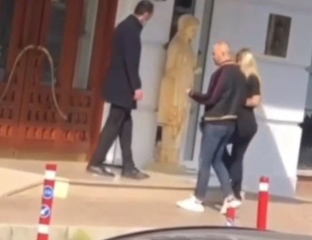 Skandal/ Ish e dashura e Rinianit të ‘Përputhen’ filmohet duke hyrë në hotel me një nga konkurrentët e tjerë 1 640 0 604389206ca72