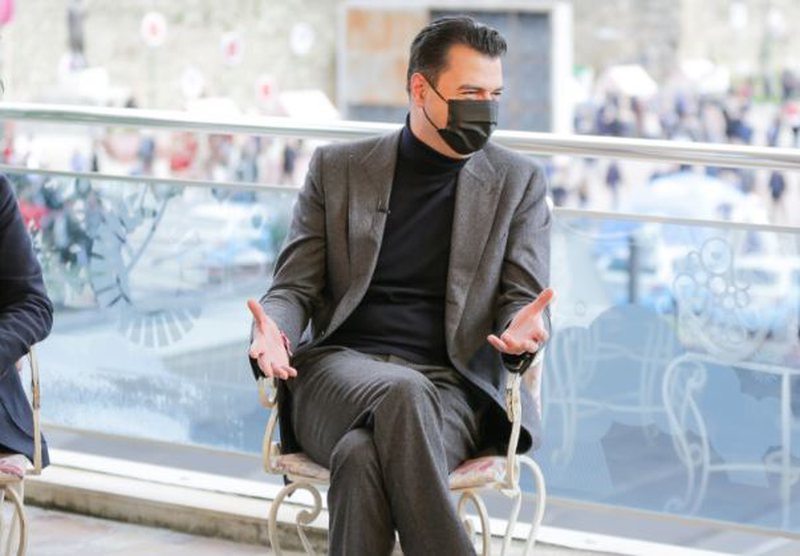 Pas përplasjeve fizike në Elbasan, Basha mesazh qytetarëve: Në 26 prill do të festojmë edhe njëherë Ditën e Verës 800 0 604e3ad2d5da9
