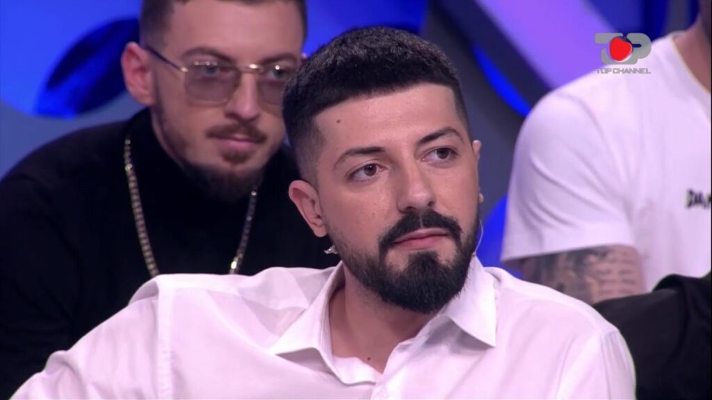 Pas puthjeve me Andin, Jasmina i kthehet Arsimit: Prej 2 javësh më kërkonte takim, pastaj më la rezervë! 1 Arsimi