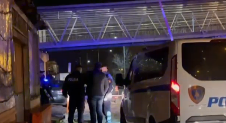 “Flasim ndryshe nëse s’më sjell lekët”/ Autori dhe i plagosuri në Durrës fillimisht përplasën makinat e më pas nxorrën armët Foto nga vendi ku ndodhi plagosja