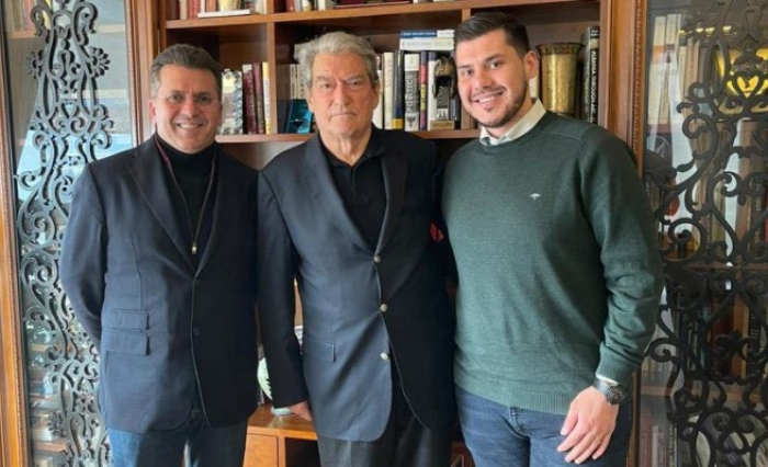 Fatmir Mediu merr djalin dhe shkon për vizitë tek Berisha: Mik i veçantë i familjes sonë Mediu